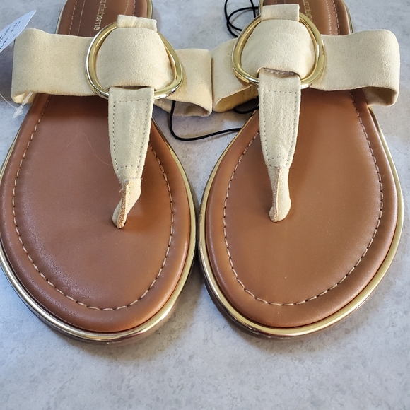 Liz Claiborne Yellow Sandals - Picture 3 of 8